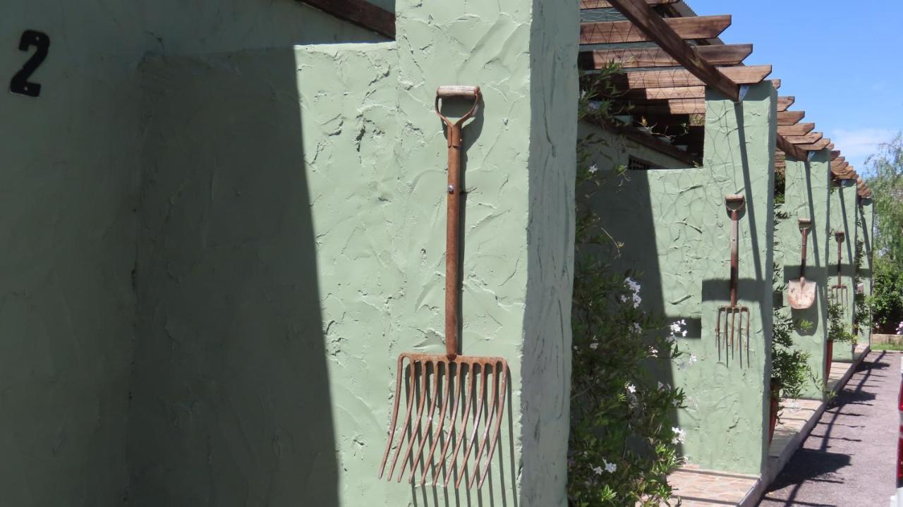 Die Windpomp Gastehuis Beaufort West Exteriör bild