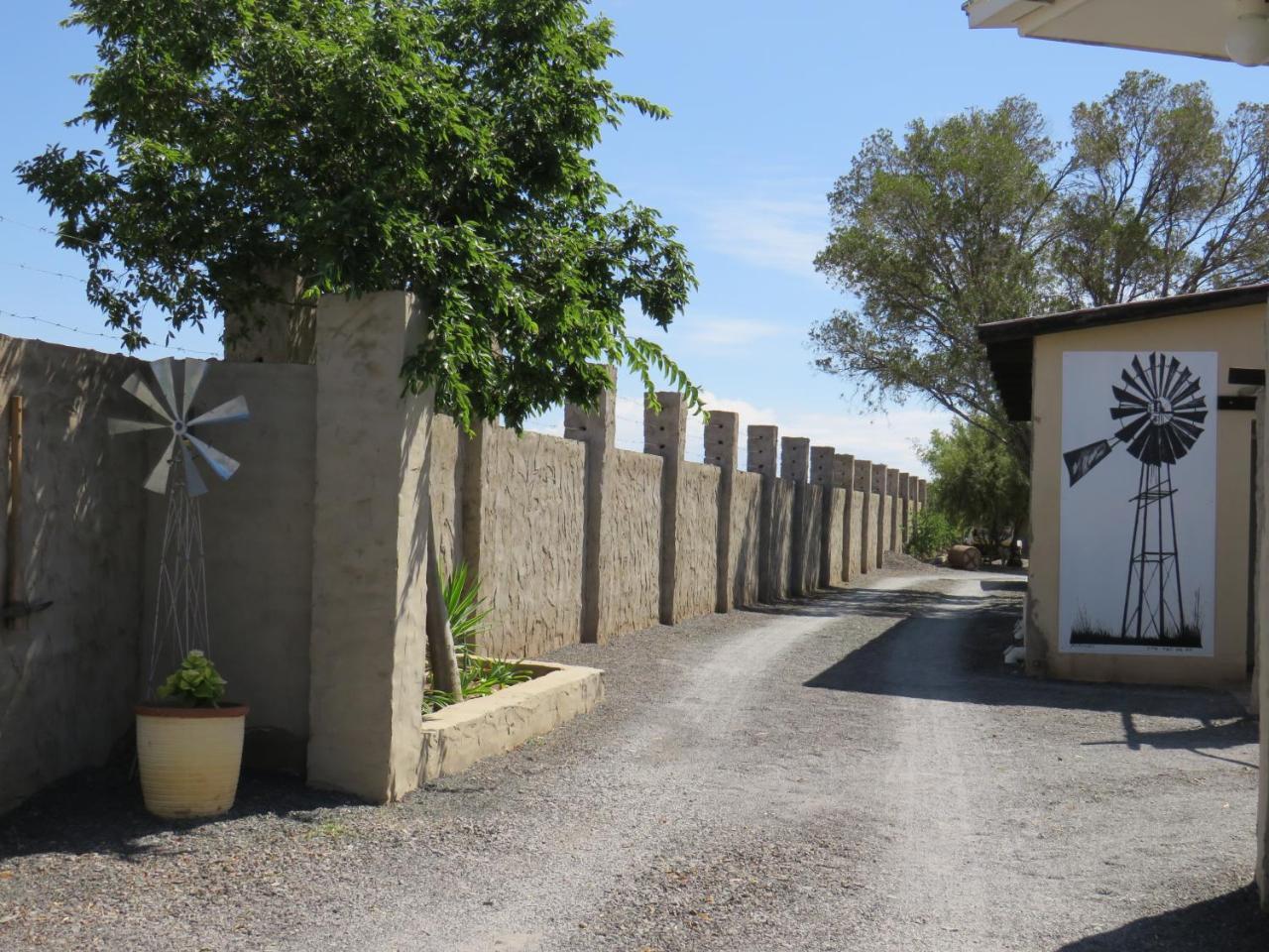 Die Windpomp Gastehuis Beaufort West Exteriör bild
